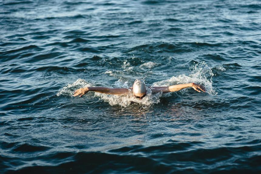 Заплыв через Босфор, во время которого пропал россиянин, отложили из-за ливня