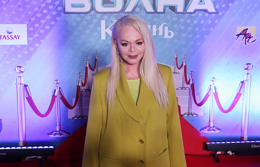 «Думайте, прежде чем говорить»: Лариса Долина публично отчитала журналиста