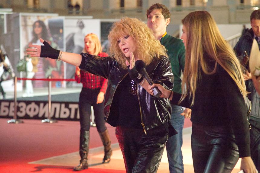 Друзья Аллы Пугачевой не позволяют признать певицу иностранным агентом