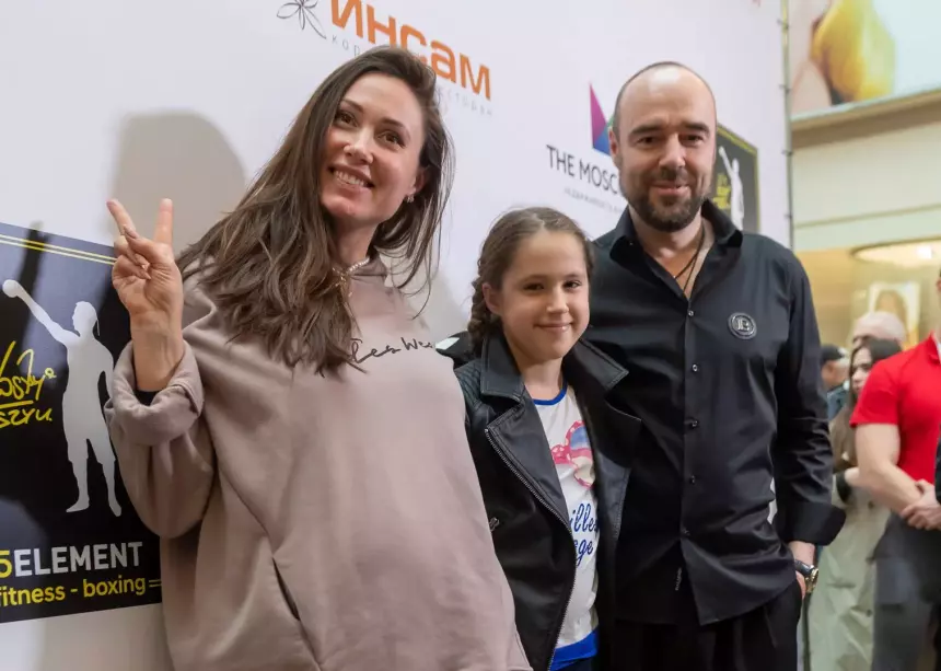 «Живет с другой женщиной»: адвокат Романа Товстика заявил в суде о невозможности примирения семьи