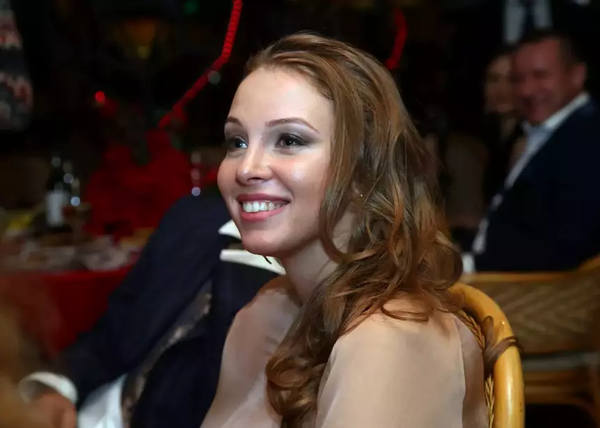 Полина Диброва и Елена Товстик рожали в одном роддоме в один день