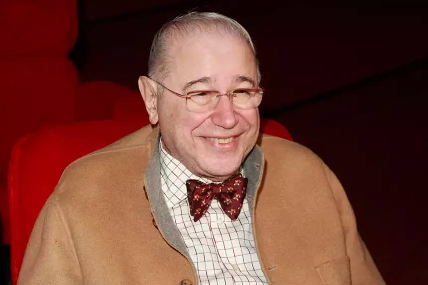 Исхудавший 79-летний юморист Евгений Петросян снялся в шортах на отдыхе в Турции