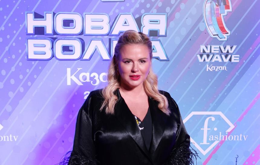 «Обнимает своей энергией весь зал»: Анна Семенович назвала Валерия Леонтьева легендой