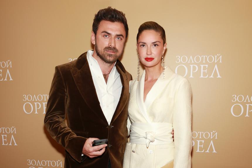 Дети от Прилучного, вуаль на лице и смена нарядов: Муцениеце показала видео со свадьбы с Дрангой