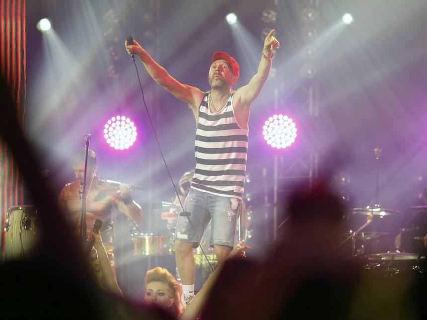 «Игнорировать нельзя»: Сергея Шнурова уличили в поддержке Аллы Пугачевой, покинувшей Россию