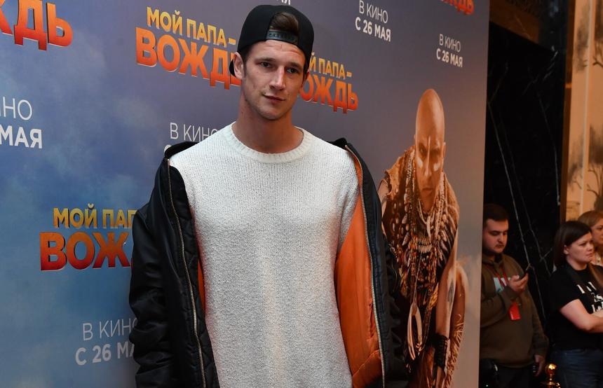 «Некрасивые эпизоды»: Евгений Романцов рассказал о сложностях любовных сцен