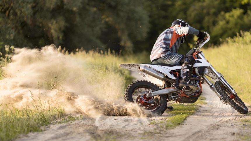 «Прости, пожалуйста!»: 12-летний подросток погиб после столкновения питбайка с авто на перекрестке