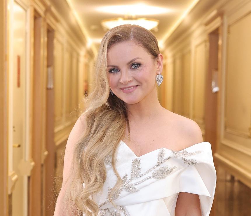 «Наслаждаюсь всем»: 43-летняя жена Игоря Николаева похвасталась фигурой в купальнике