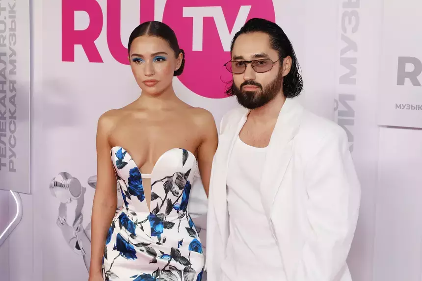 Рэпер Мот захотел, чтобы его песни тоже включили в школьную программу