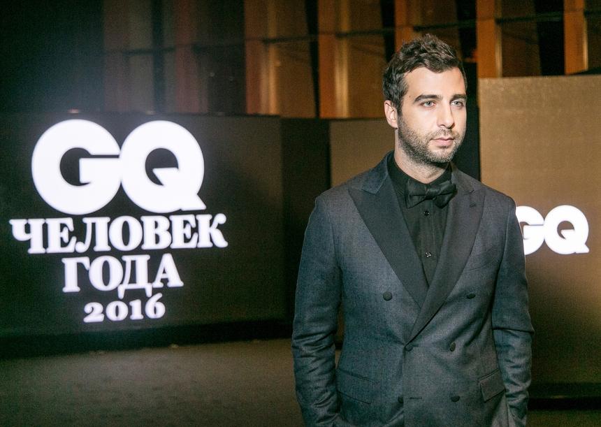 «Учитесь с удовольствием»: телеведущий Иван Ургант поздравил дочерей с Днем знаний