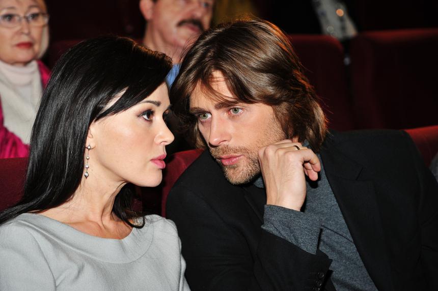 «Мама любуется с небес»: дочь Анастасии Заворотнюк стала первоклассницей