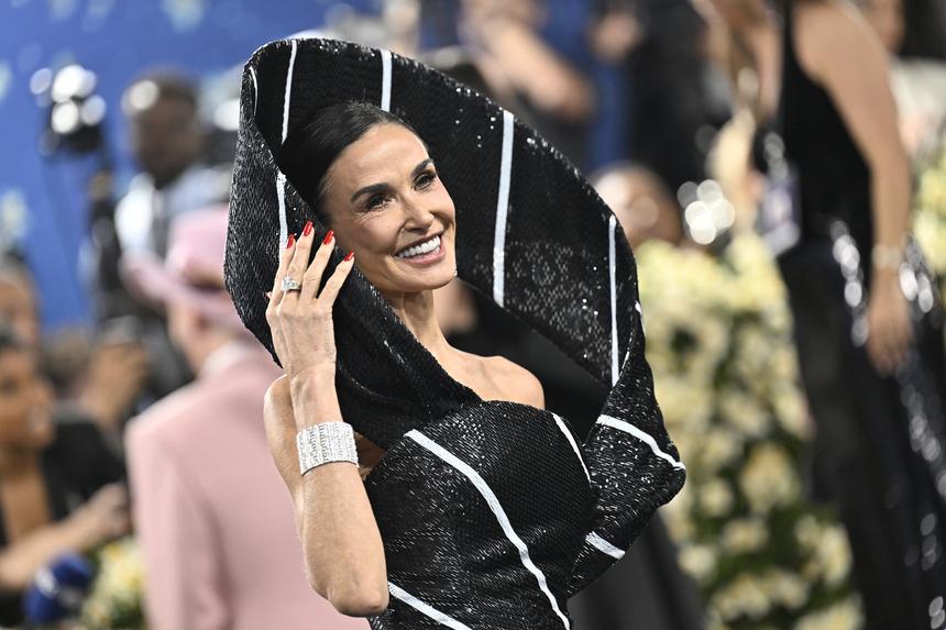 «Превращается в другого человека»: Деми Мур высказалась о страдающем деменцией Брюсе Уиллисе