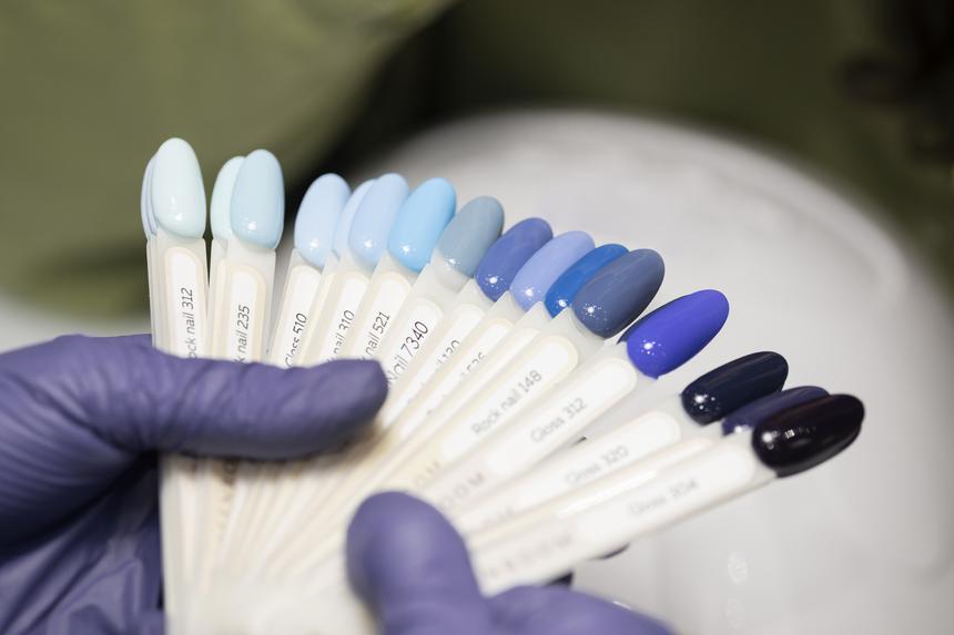 Россиянка получила ожоги при попытке самостоятельно снять гель-лак