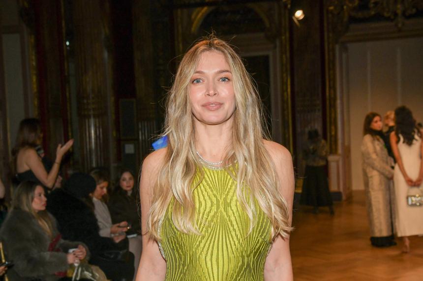 Брежнева появилась в седьмой день Венецианского кинофестиваля в бархатном платье