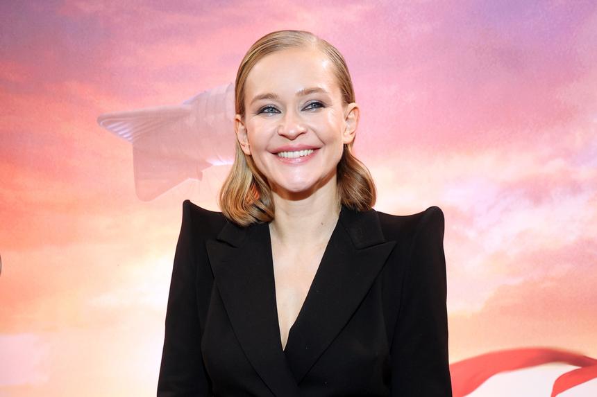 «Не смогли, не договорились, не совпали»: как живет Юлия Пересильд после расставания с Михаилом Тройником