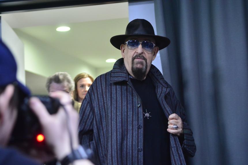 Решил не возвращаться в США: Михаил Шуфутинский стал гражданином России