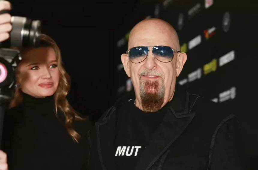 Директор Шуфутинского заявила, что он получил российский паспорт еще в 2022 году