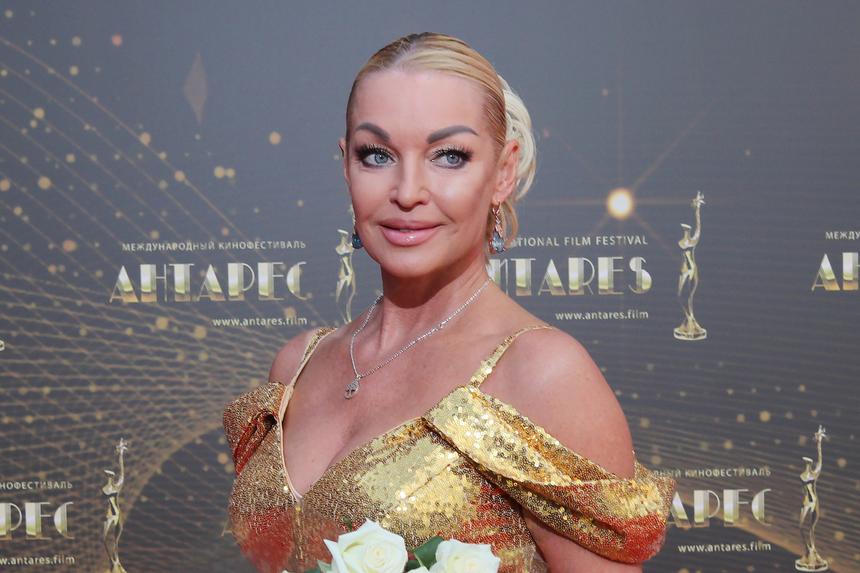 «Многие прослезились»: ведущая «‎России 1» рассказала о свадьбе дочери Волочковой, где не было матери