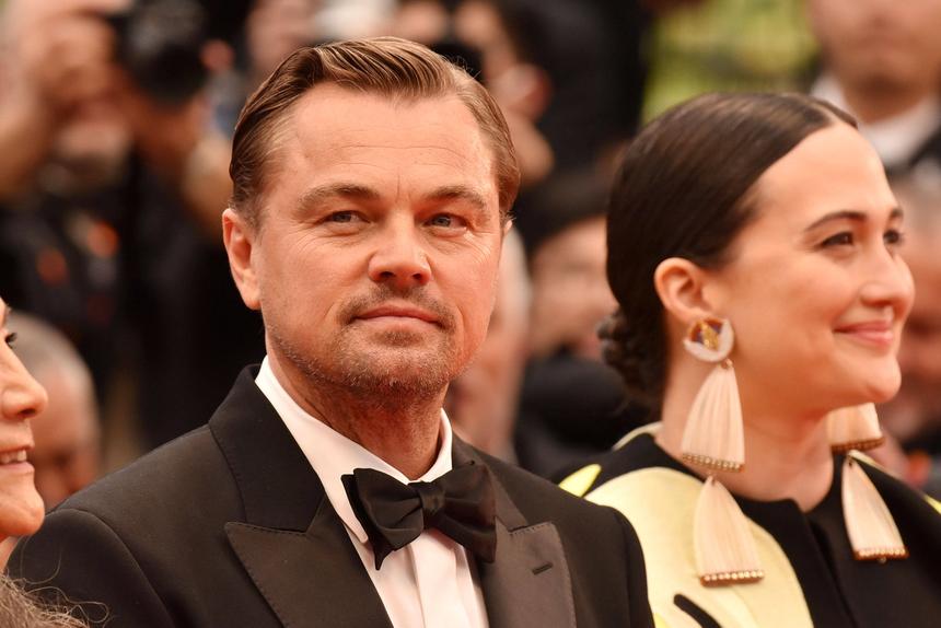 Актер Леонардо Ди Каприо посетил премьеру своего нового фильма в компании возлюбленной