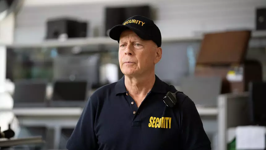 «Он был уже не тем человеком»: Эмма Хеминг хотела развестись с Брюсом Уиллисом