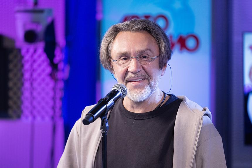 Певец Сергей Шнуров признался, что у него нет телевизора с 2006 года