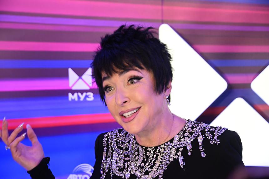 «Мои любимые сосиски с макаронами»: Лолита Милявская отправилась в гастрольный тур после «отмены»