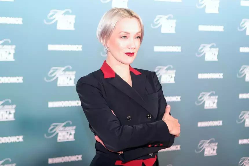 Дарья Мороз появилась на светском мероприятии после смерти отца