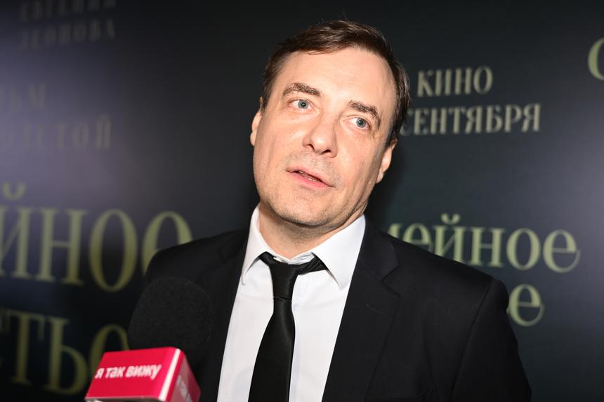 «Симпатичный, как папа»: актер Евгений Цыганов поделился редкими кадрами 15-летнего сына