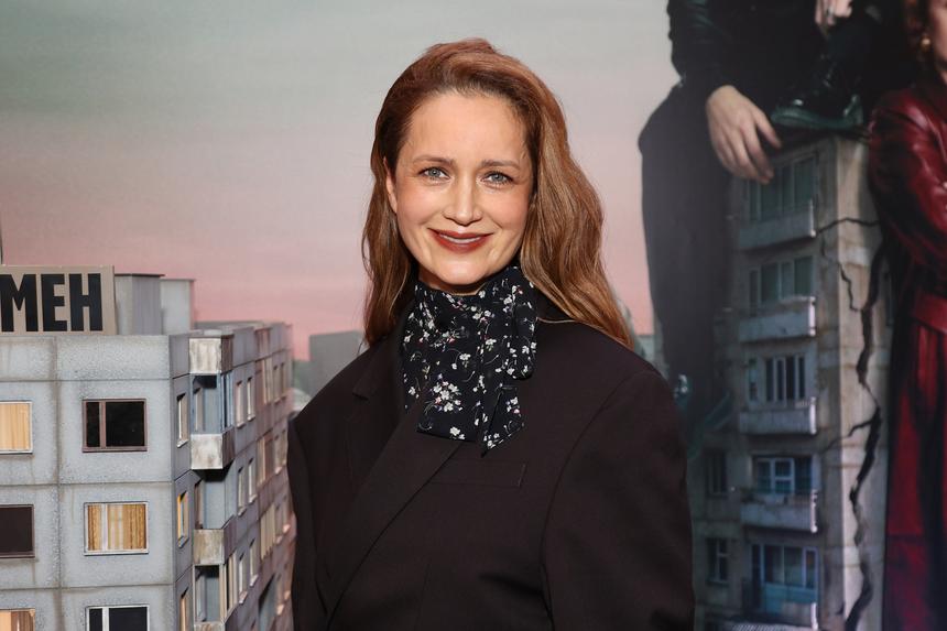 Актриса Виктория Исакова впервые вышла в свет после смерти мужа и рассказала о последнем годе его жизни