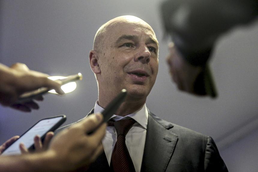 «Почему мы в обед не выпиваем по бокалу?»: Силуанов пошутил про схожие показатели труда в Москве и за рубежом