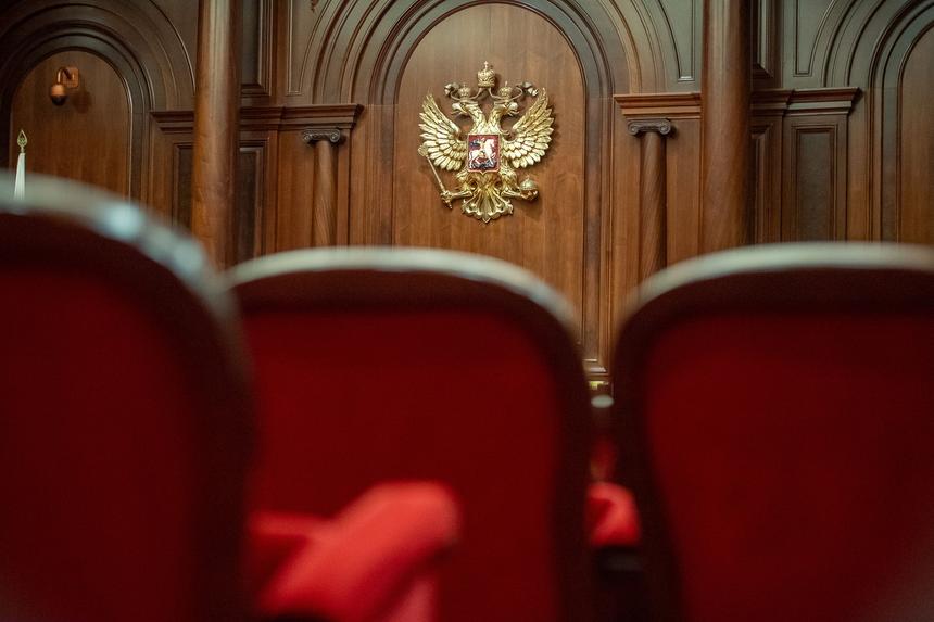 «Одолеть их будет сложно»: адвокат Жорин оценил шансы дочери основателя «Комбинации» в споре за хиты группы