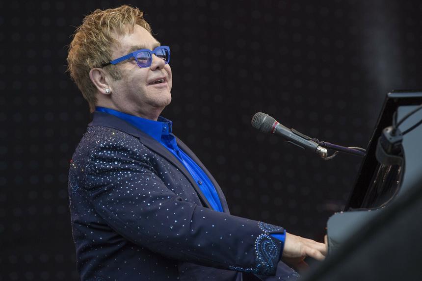 Флаконы с кровью, ожерелье из коленных чашечек: Элтон Джон готовит прощальные подарки семье