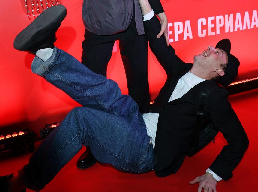 Театр им. Ленсовета отменил спектакль из-за 40-летнего актера Ильи Деля