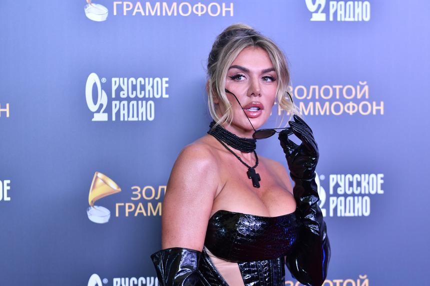 «Тетка в пятом десятилетии»: отец Яниса Тиммы назвал Анну Седокову сумасшедшей