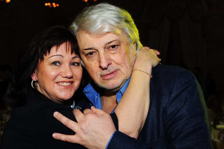 «Крепко держал мою руку, пытался что-то сказать»: вдова Вячеслава Добрынина рассказала о его последних часах