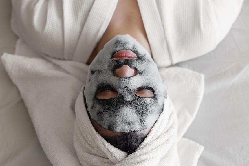 Делала масочки: найденная в Бангкоке россиянка была в тусовочном хостеле, пока ее дочь жила в детдоме