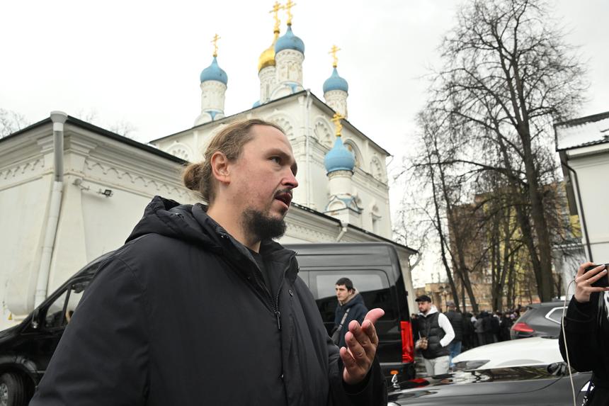 Сын Никаса Сафронова неожиданно признался в родстве с известным телеведущим