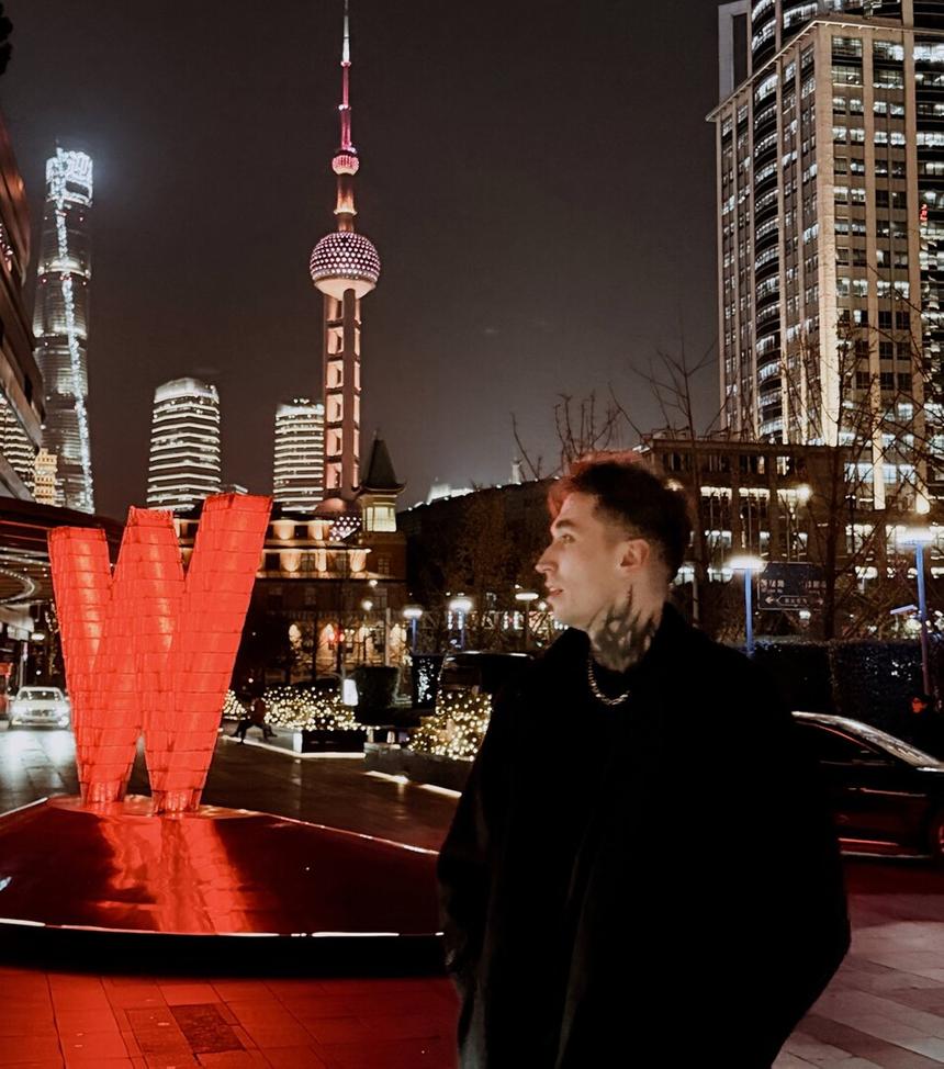 «Тупость не имеет гендера»: блогер Эрнест Тарасов о скандальном разводе, миллионах за рекламу и глупости в Сети