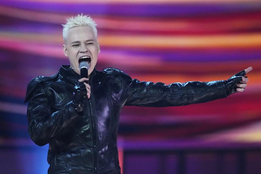 «Это был благородный шаг»: Михаил Швыдкой похвалил SHAMAN, отказавшегося от победы на «Интервидении»