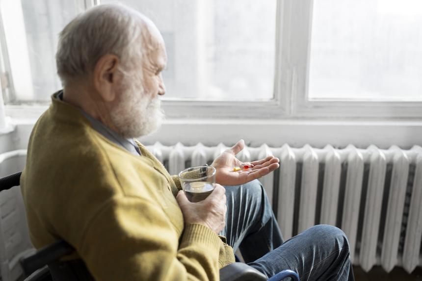 Ходил пешком на девятый этаж: сломанные лифты довели до смерти пожилого россиянина