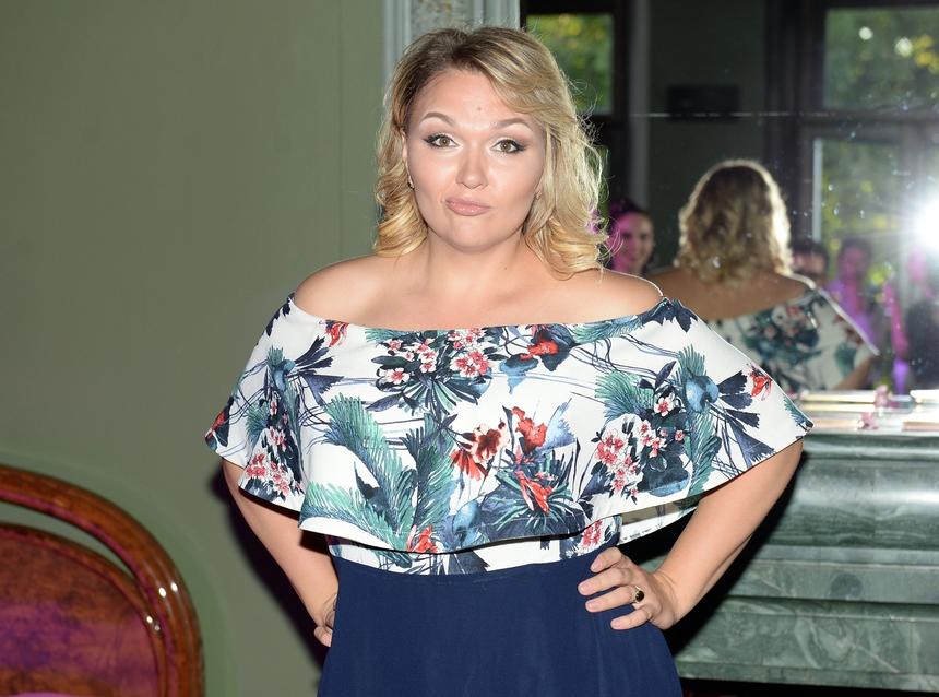 «Легкие деньги опасны»: звезда Comedy Woman Надежда Ангарская осталась без квартиры из-за финансовой пирамиды