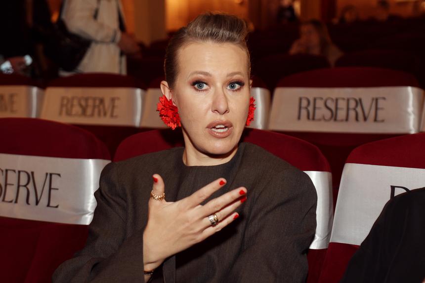 «Пир во время чумы»: тусовку Ксении Собчак с тазиком черной икры сравнили с «голой вечеринкой» Ивлеевой