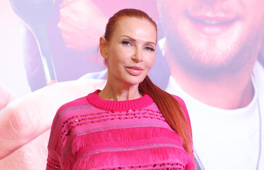 «Вдохновляла, помогала лучше сидеть»: фото Эвелины Бледанс повесили напротив тюрьмы