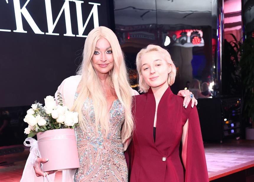 «Замечательная у меня Ариадна»: разругавшаяся с дочерью Волочкова обратилась к ней в день рождения