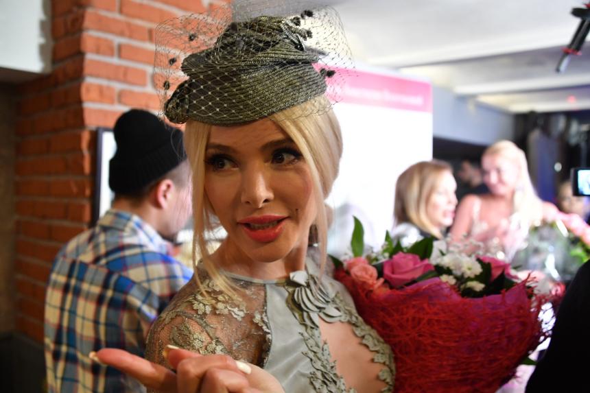 «Мерзкая свинья»: Алена Кравец ударила приемную дочь в эфире шоу