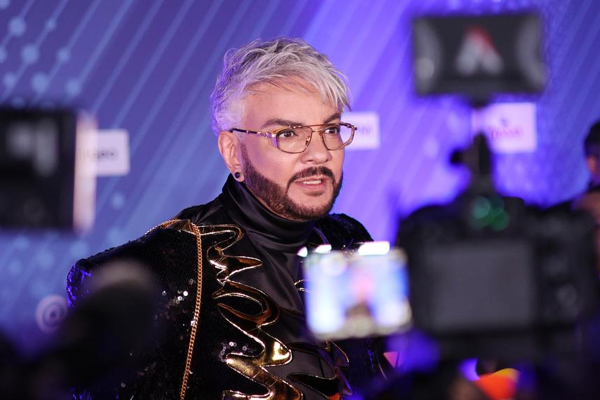 «Хочу их всех собрать»: Киркоров рассказал, зачем эксгумировал прах матери