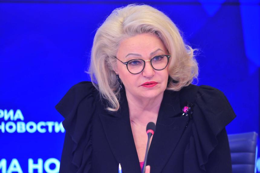 «Чемодан, коляска, аэропорт и до свидания»: Нина Останина высказалась о звездах, чьи дети рождены не в России