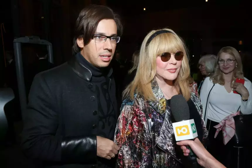 На территории появляются незнакомые люди: за сколько Пугачева и Галкин* могут сдавать замок в аренду