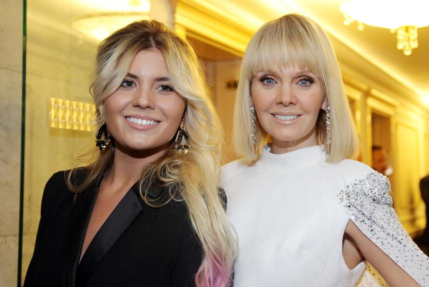 Дочь певицы Валерии, продюсер Шена Шульгина поделилась редкими кадрами в бикини