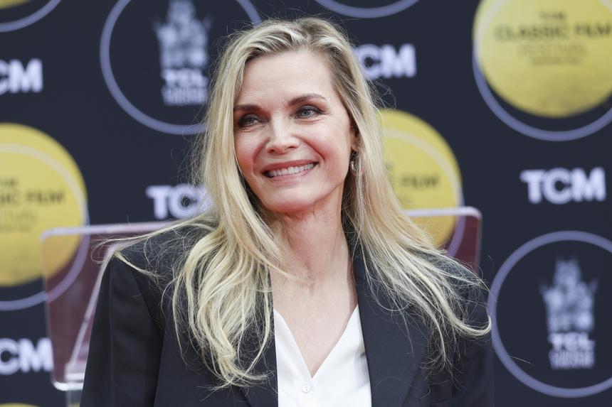 «У меня осталось мало времени»: голливудская актриса Мишель Пфайффер впервые стала бабушкой